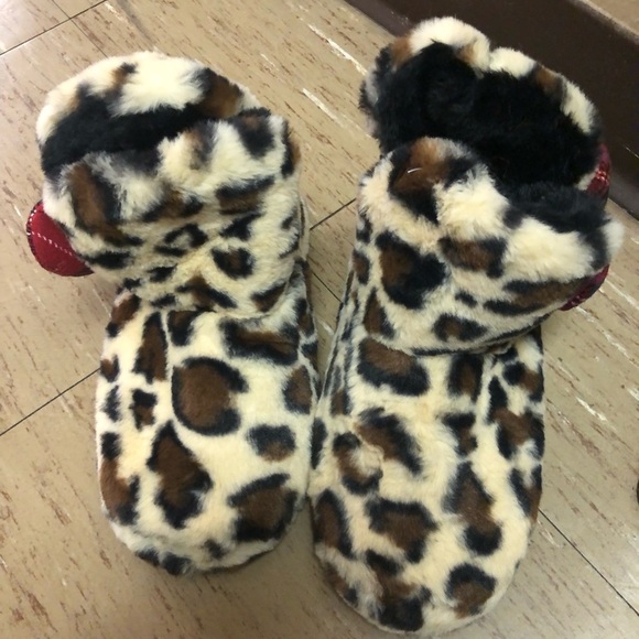Betsy Johnson leopard print bootie slippers size small NWOT - Picture 2 of 5